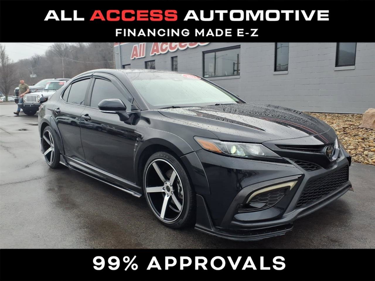 Used 2023 Toyota Camry SE w/ Cold Weather Package image 2