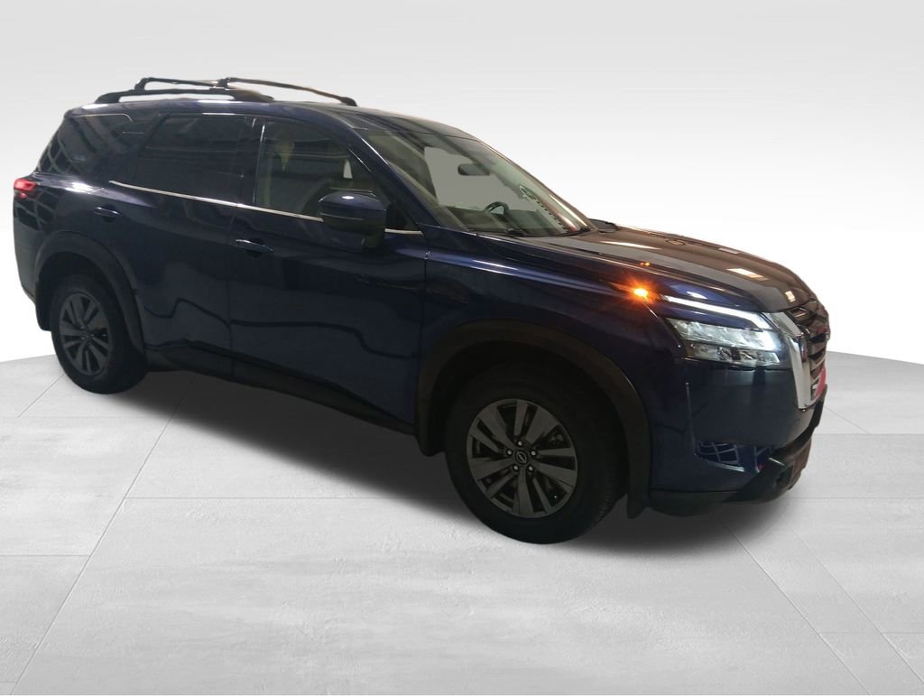 Used 2024 Nissan Pathfinder SV image 8