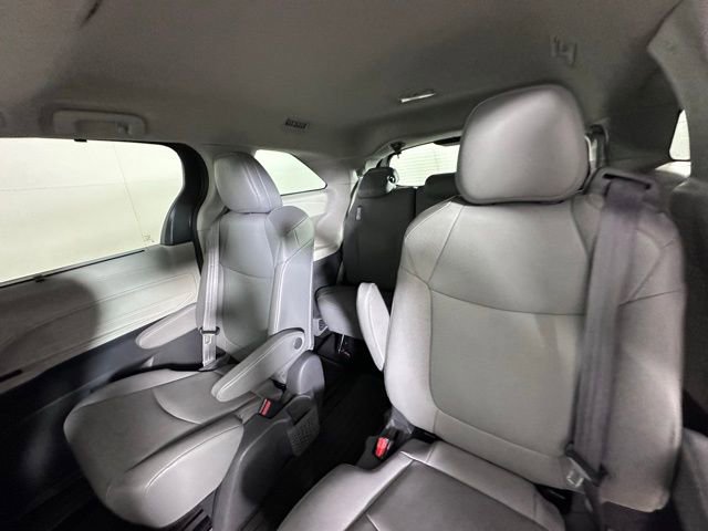 Used 2021 Toyota Sienna XLE image 18
