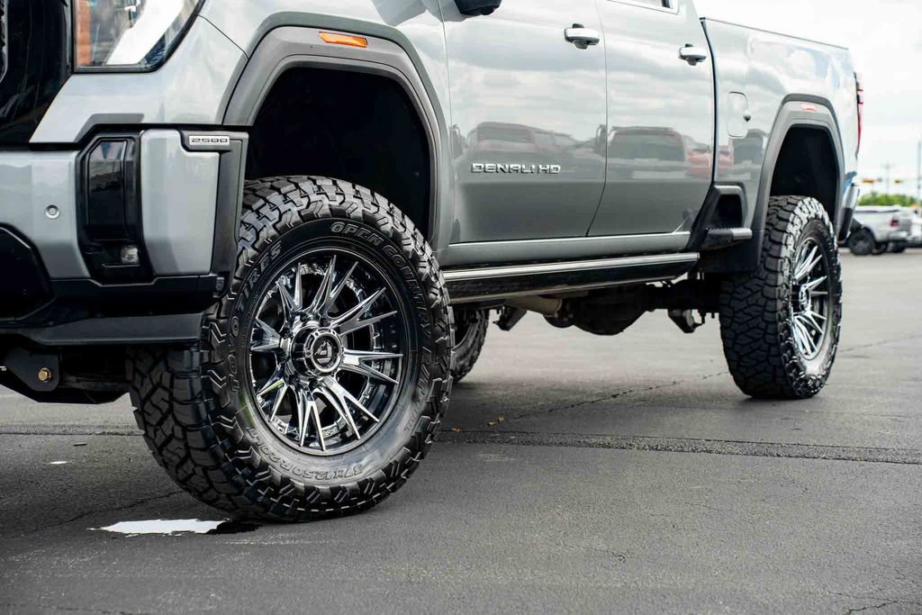 Used 2025 GMC Sierra 2500 Denali Ultimate AWD/4WD image 6