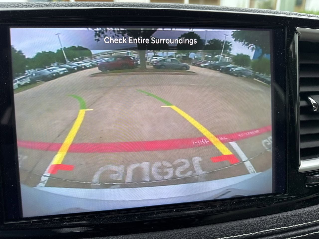 Used 2021 Chrysler Pacifica Touring-L FWD image 6