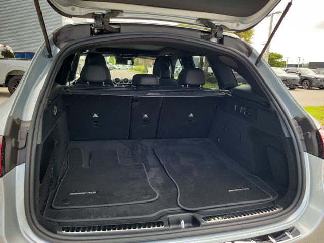 Used 2024 Mercedes-Benz GLC 300 4MATIC image 10