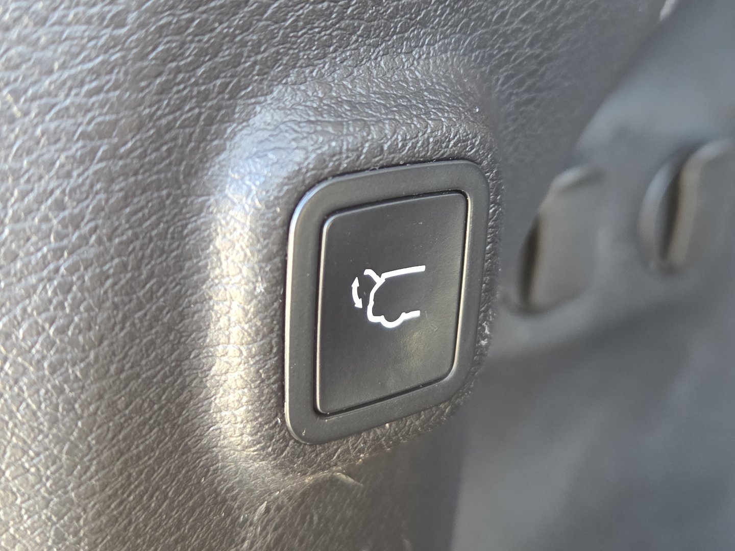 Used 2019 Jeep Cherokee Latitude Plus w/ Comfort/Convenience Group AWD/4WD image 20