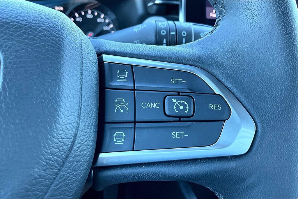 Used 2025 Jeep Compass Limited AWD/4WD image 18