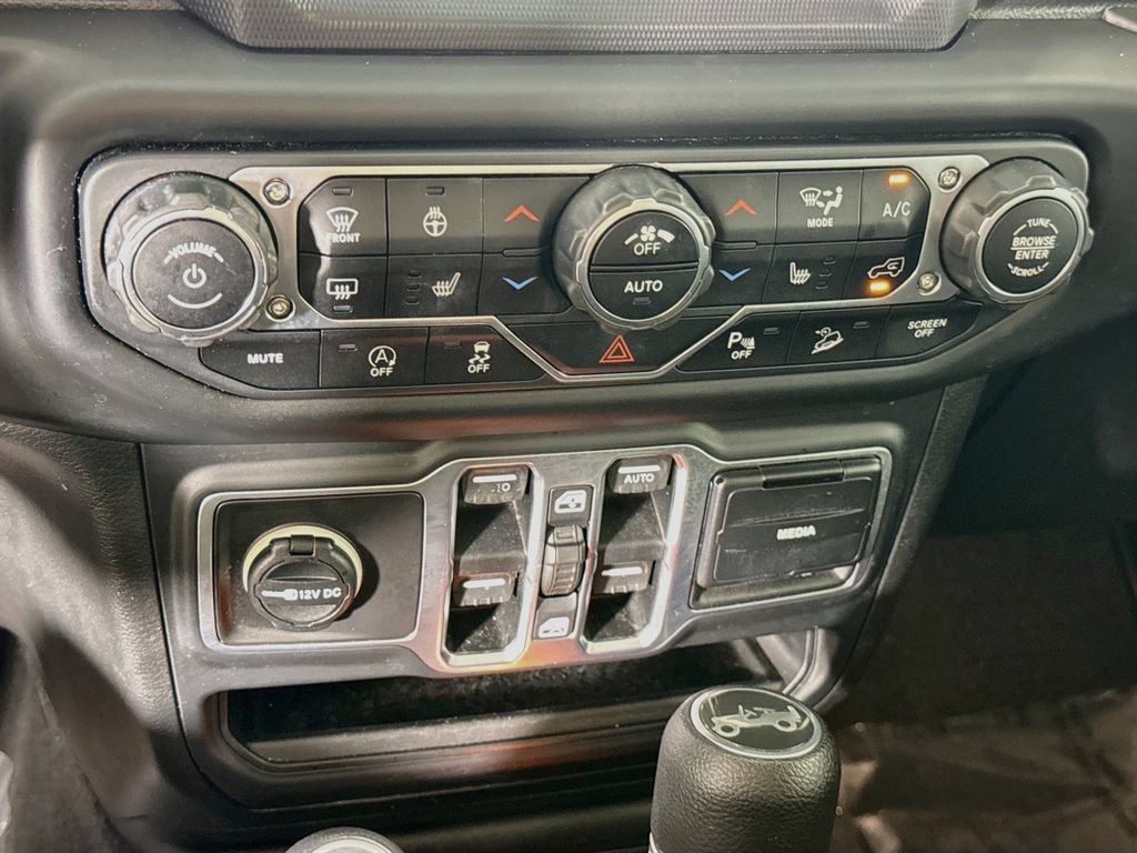 Used 2018 Jeep Wrangler Unlimited Sahara AWD/4WD image 11