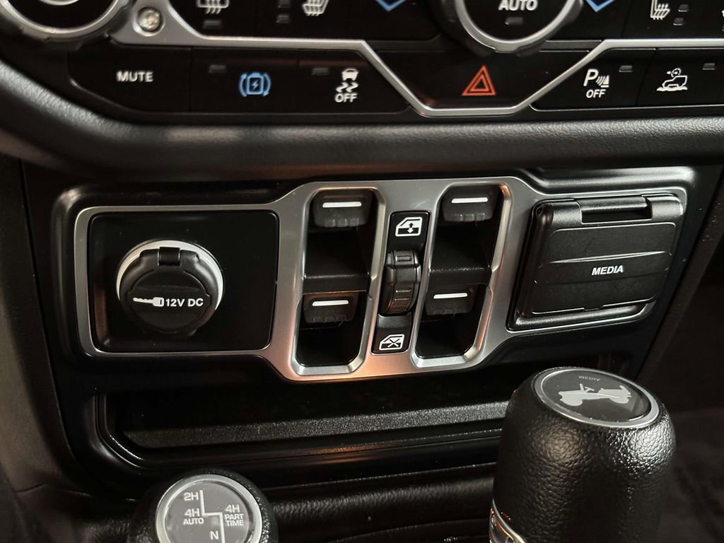 Used 2024 Jeep Wrangler Unlimited Sahara w/ Safety Group image 30