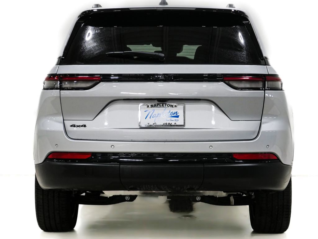 Used 2023 Jeep Grand Cherokee Altitude image 8