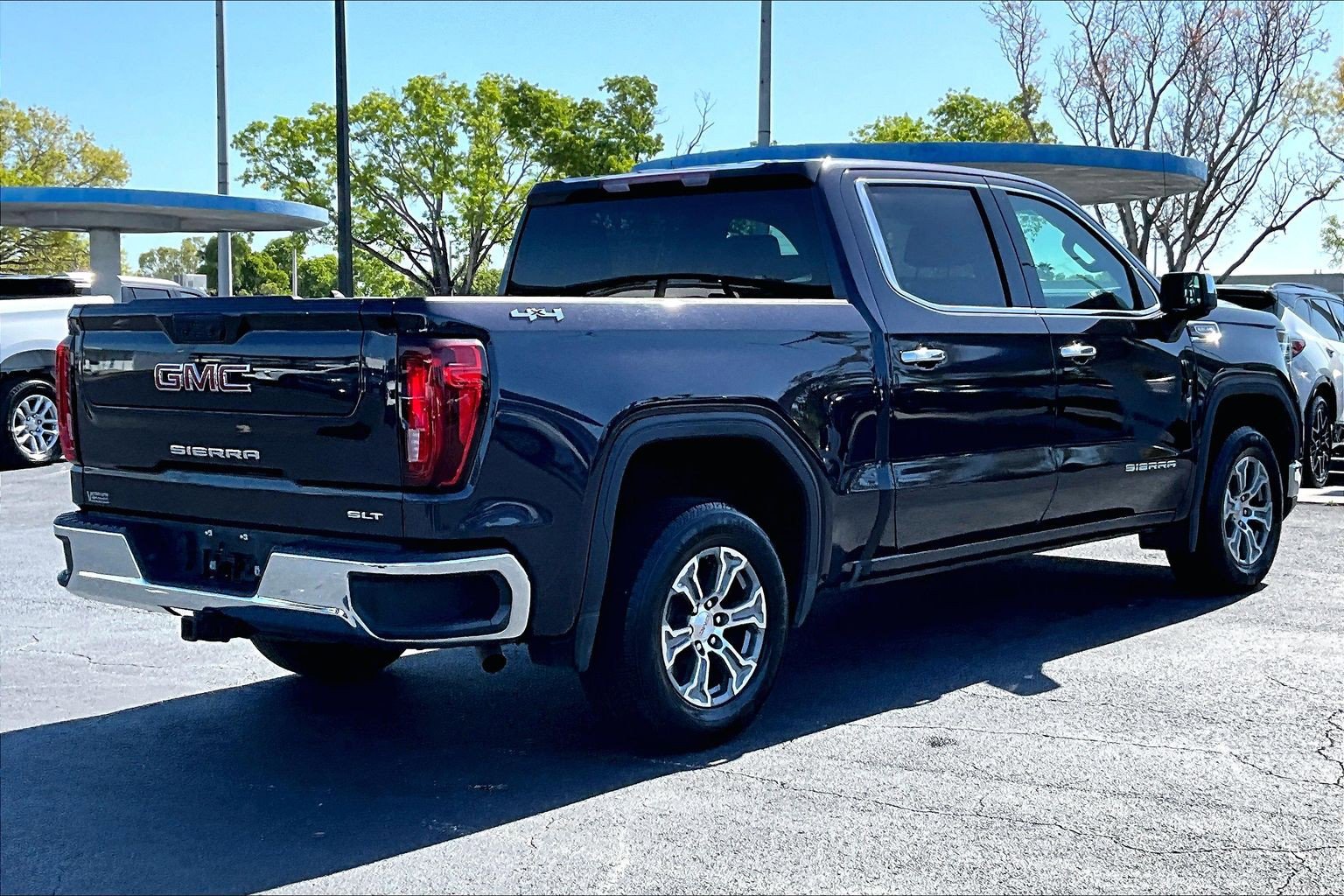 Used 2024 GMC Sierra 1500 SLT AWD/4WD image 4