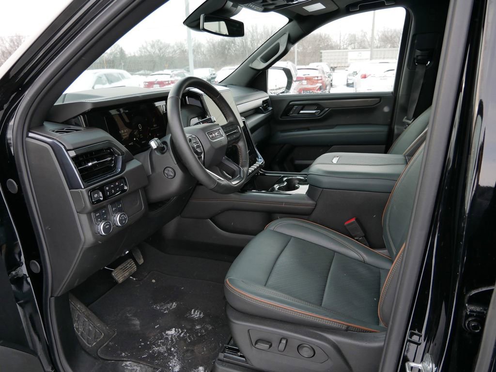 Used 2025 GMC Yukon XL AT4 image 10