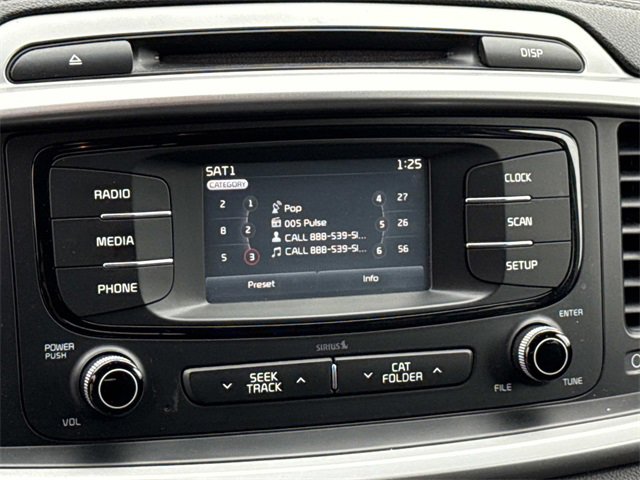 Used 2017 Kia Sorento LX image 19