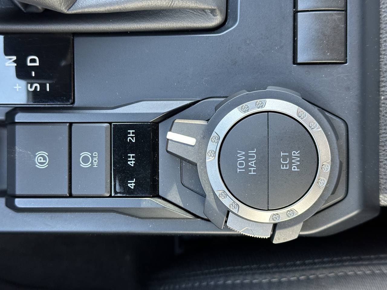 Used 2025 Toyota Tacoma SR5 AWD/4WD image 36