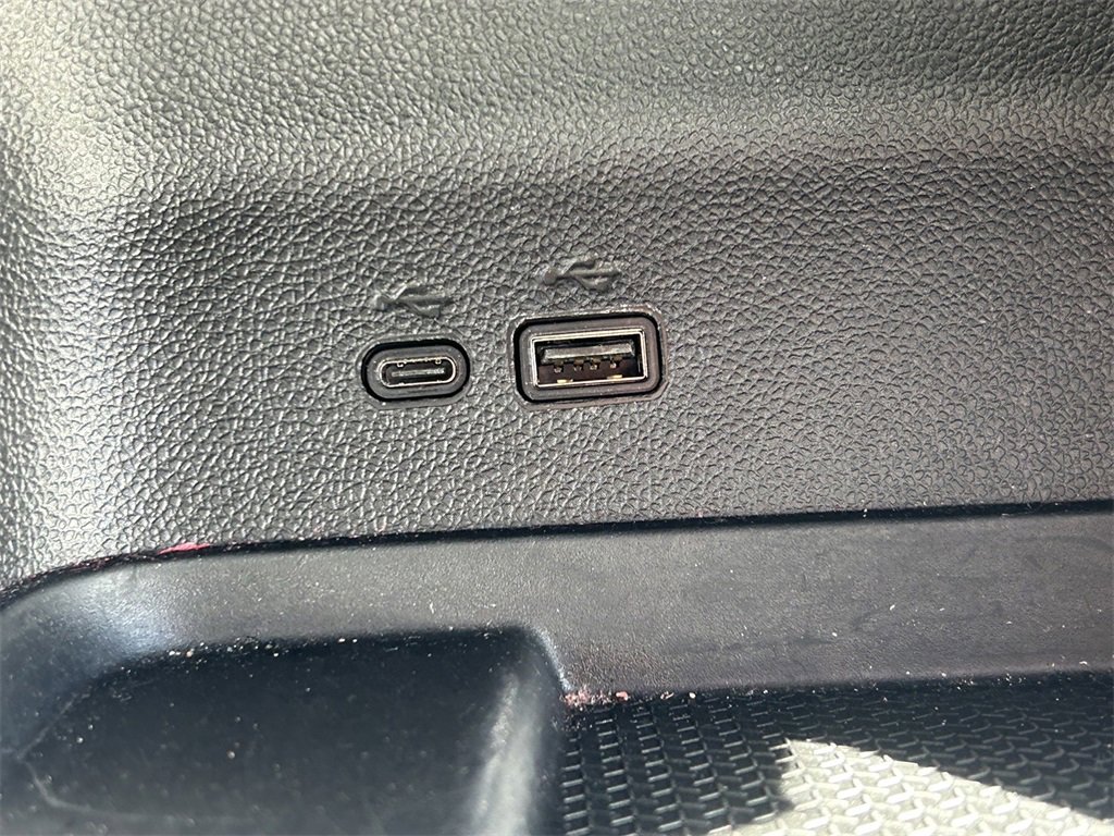 Used 2025 Chevrolet Traverse LT image 30