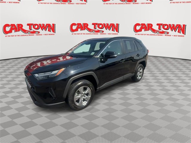 Used 2023 Toyota RAV4 XLE image 4