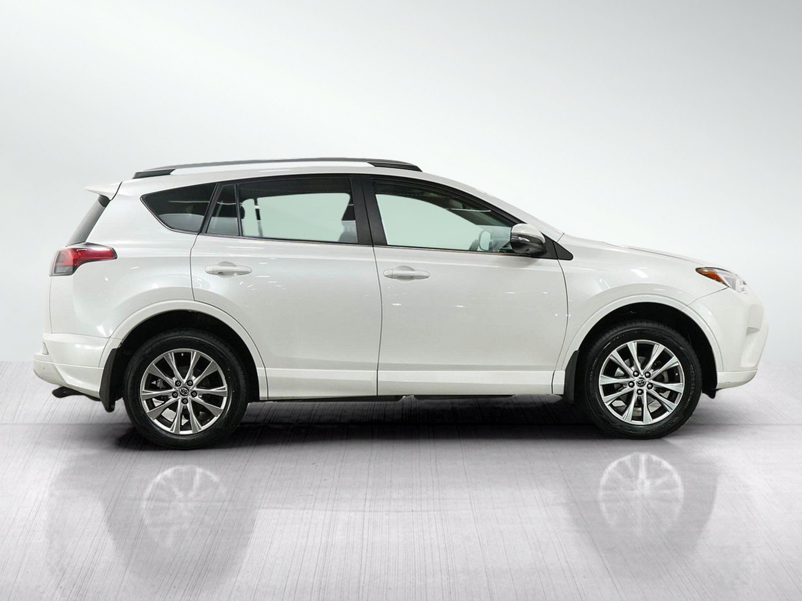 Used 2018 Toyota RAV4 Platinum AWD/4WD image 7