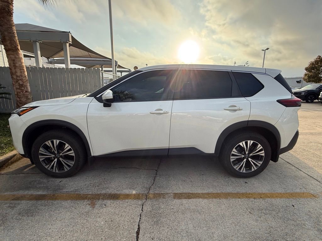 Used 2022 Nissan Rogue SV image 5