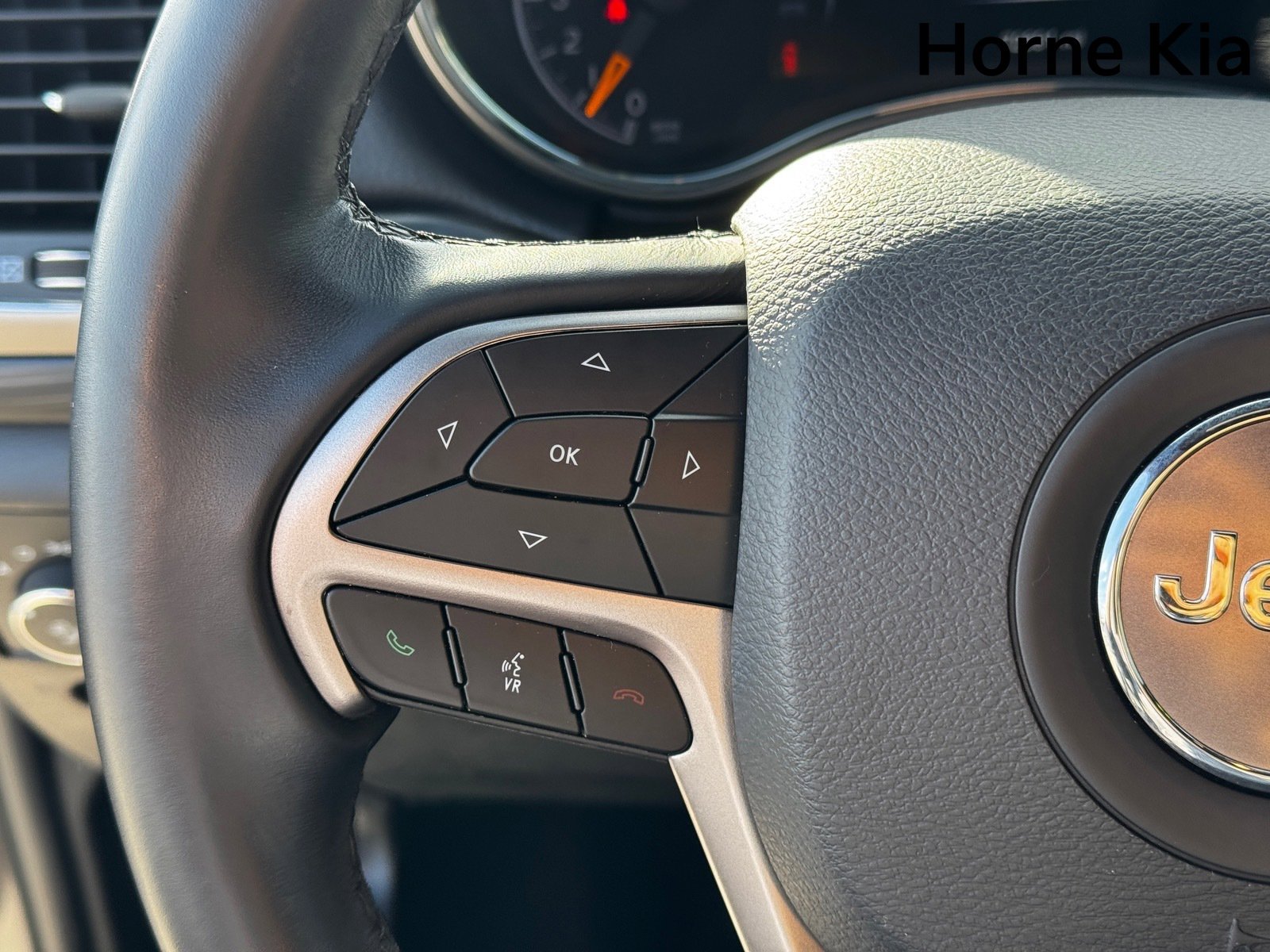 Used 2021 Jeep Grand Cherokee Laredo image 15