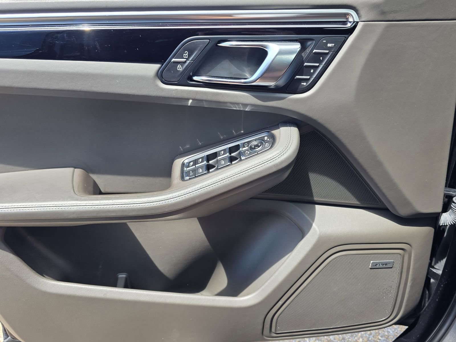 Used 2021 Porsche Macan S image 16