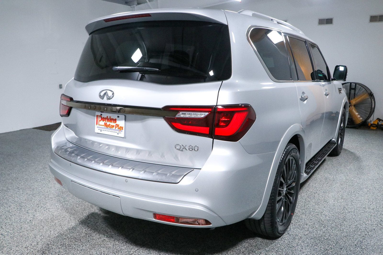 Used 2023 INFINITI QX80 Premium Select w/ Cargo Package RWD image 7