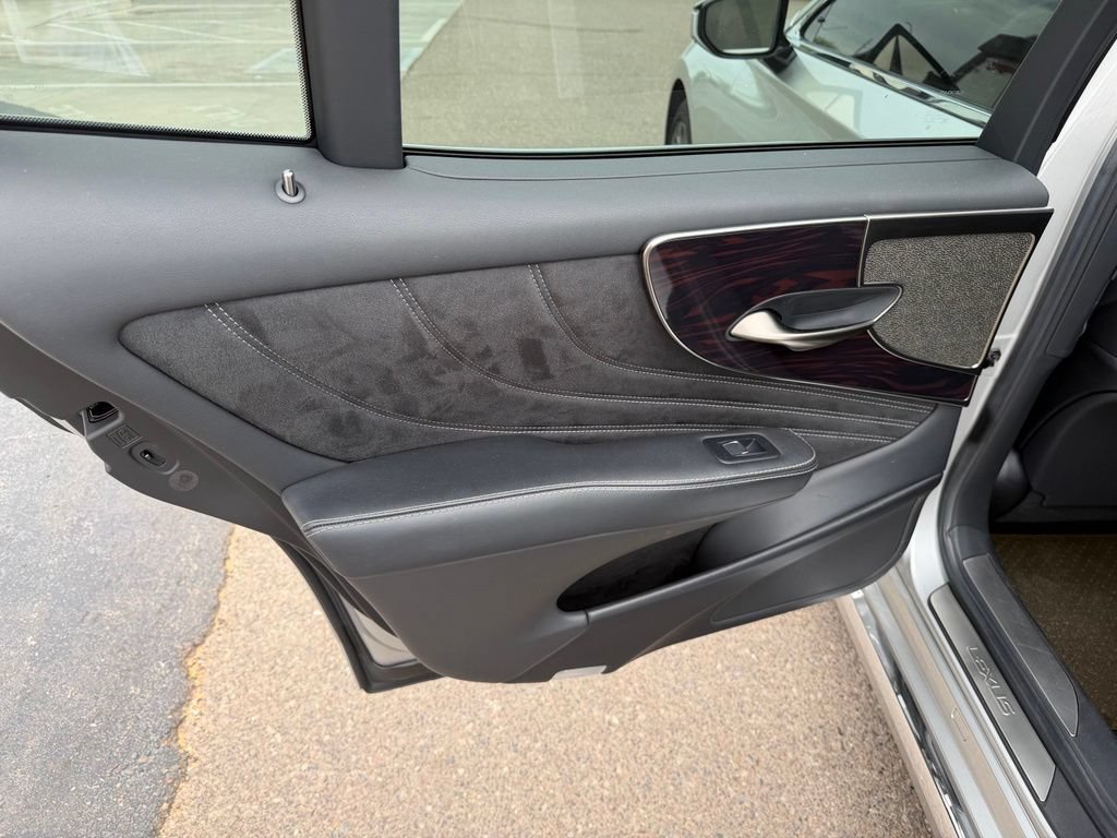 Used 2019 Lexus LS 500 w/ Interior Upgrade Package RWD image 9
