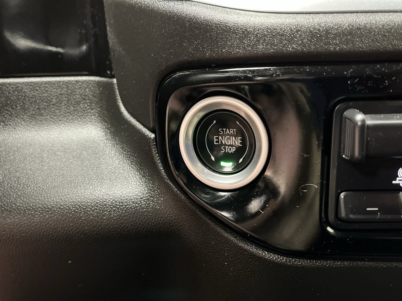 Certified 2022 Chevrolet Silverado 1500 LT AWD/4WD image 21