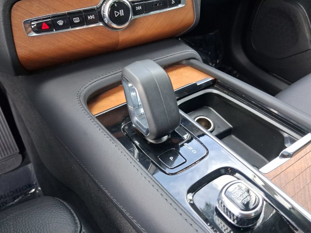 Used 2024 Volvo XC90 B5 Plus AWD/4WD image 22