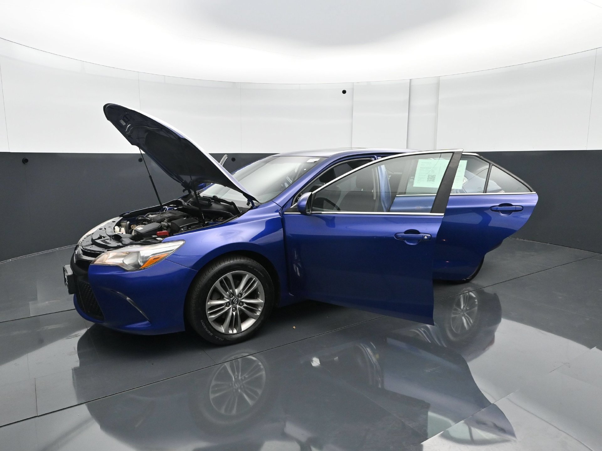 Used 2016 Toyota Camry SE w/ Moonroof Package FWD image 36