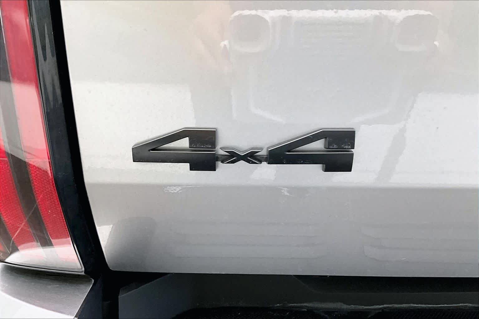 Used 2024 Toyota Tundra Platinum AWD/4WD image 33