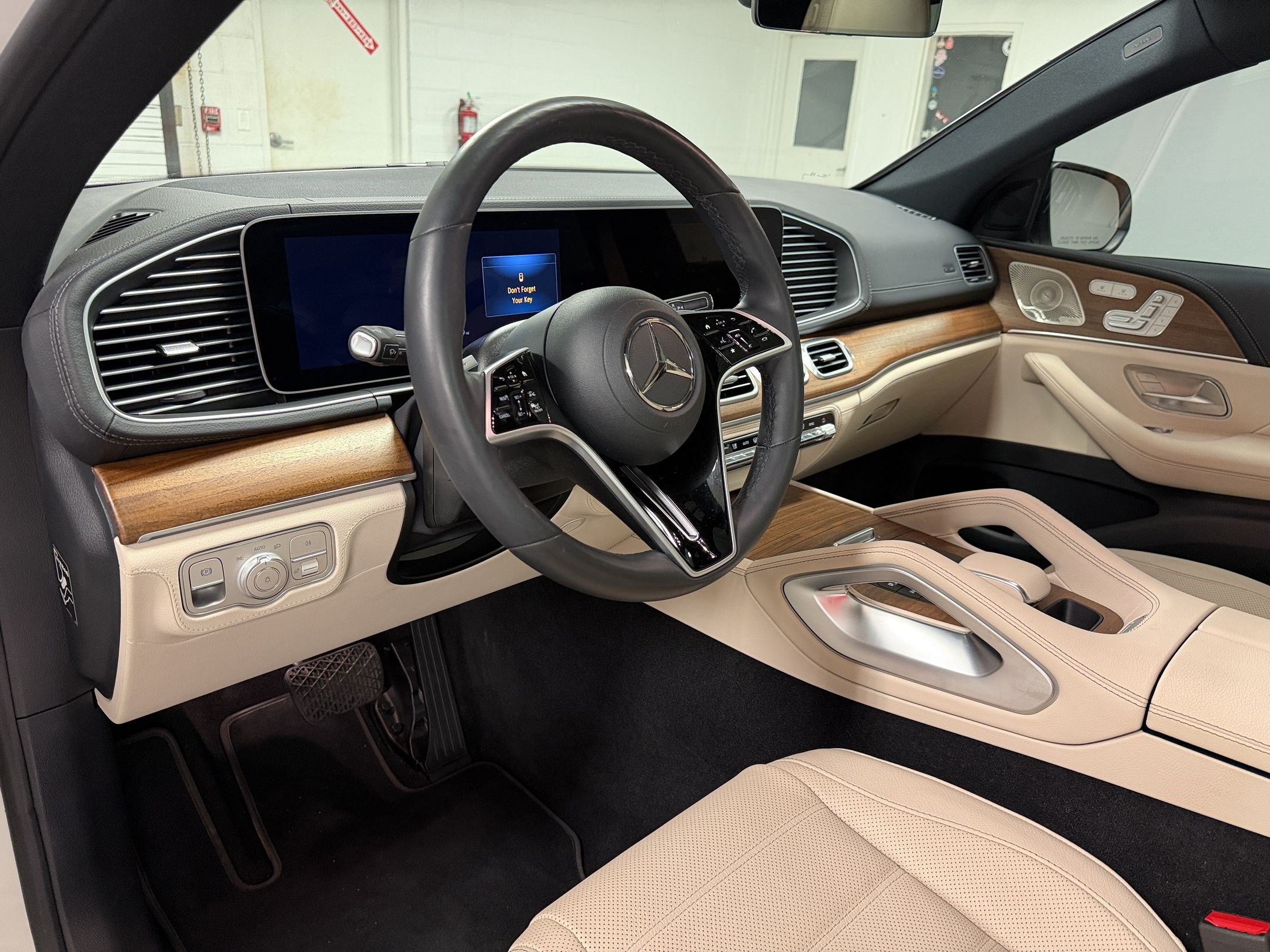 Used 2025 Mercedes-Benz GLE 450 4MATIC Coupe image 4