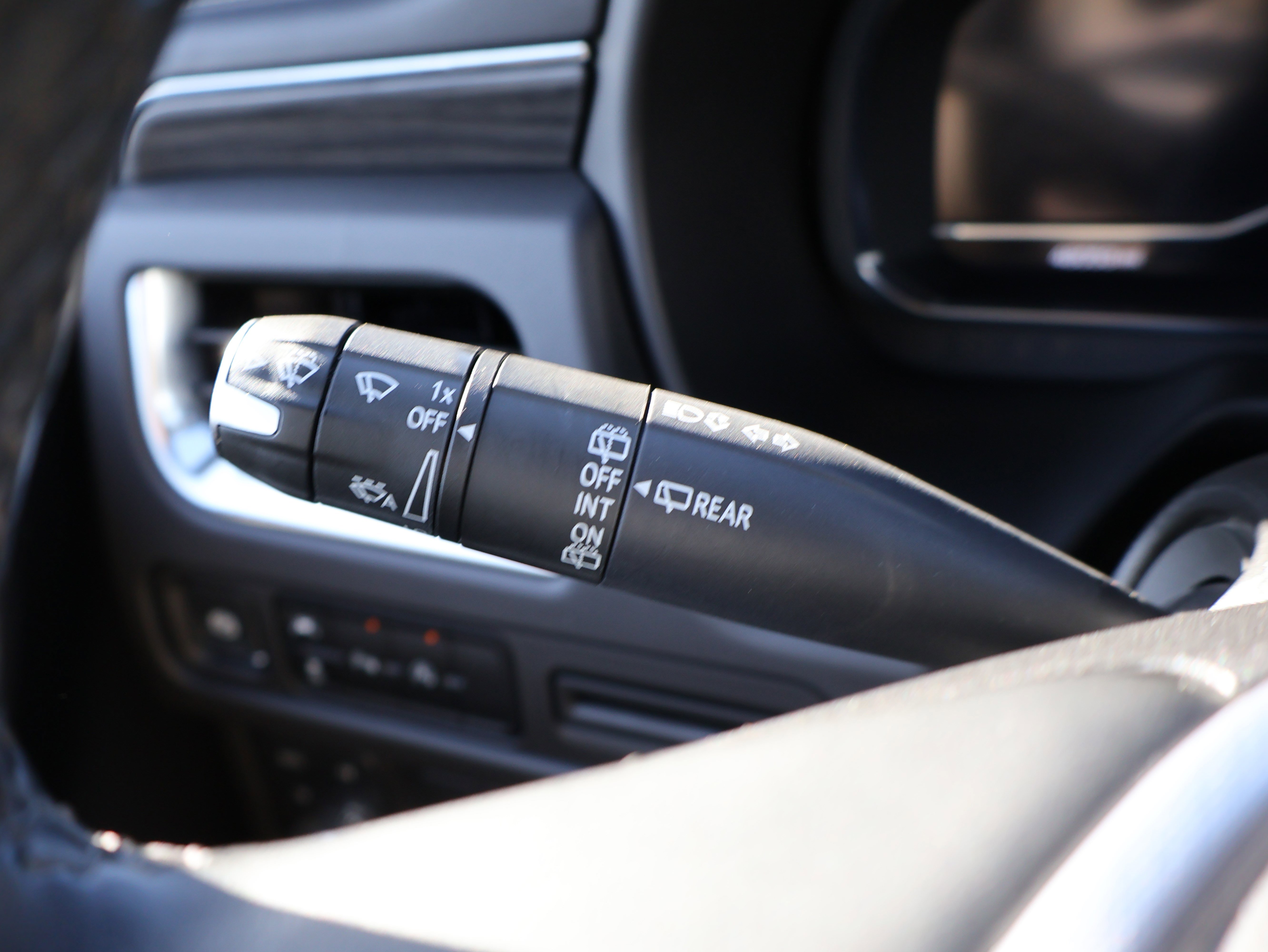 Used 2024 GMC Yukon SLT image 41