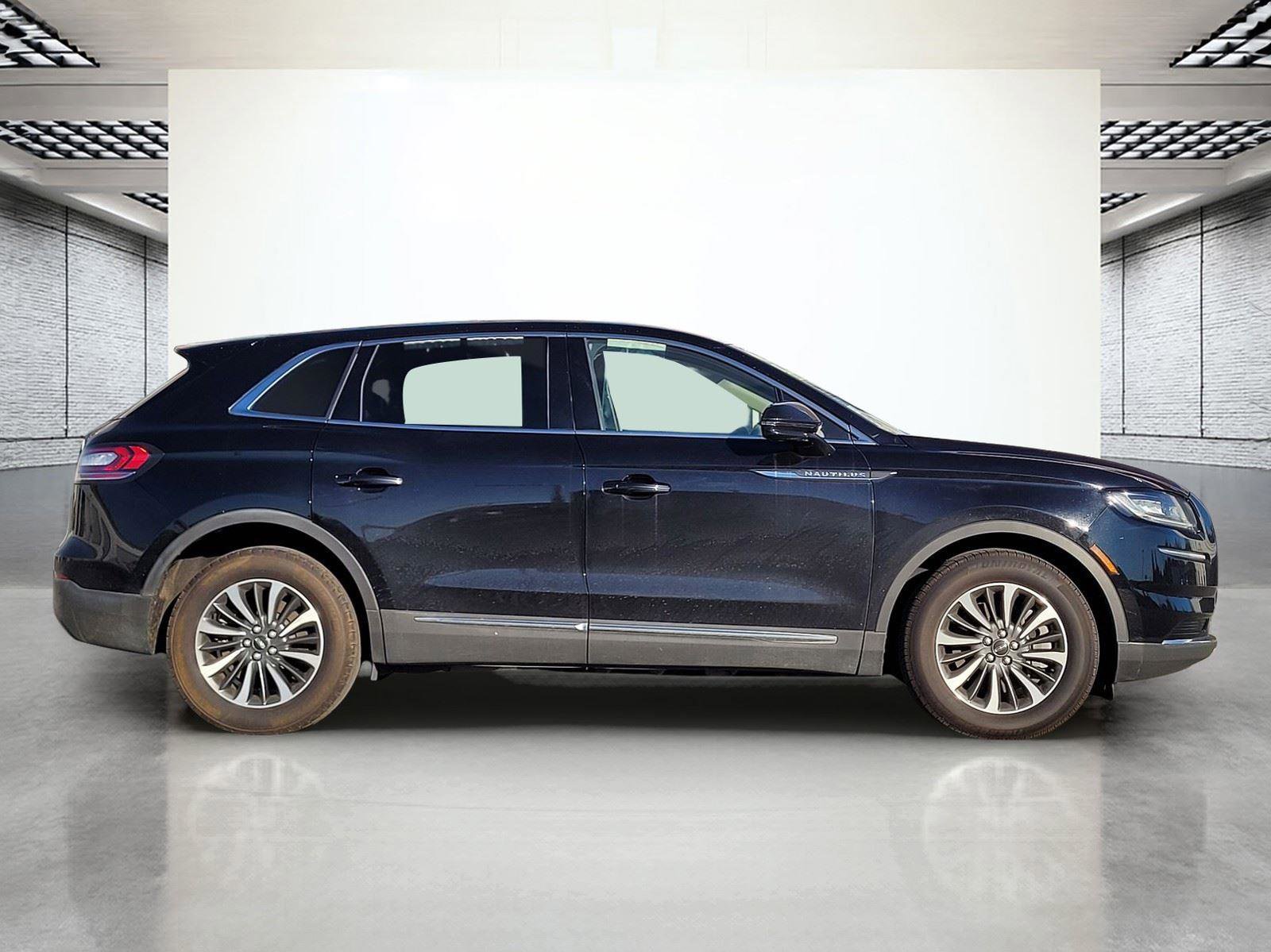 Used 2023 Lincoln Nautilus Reserve AWD/4WD image 5