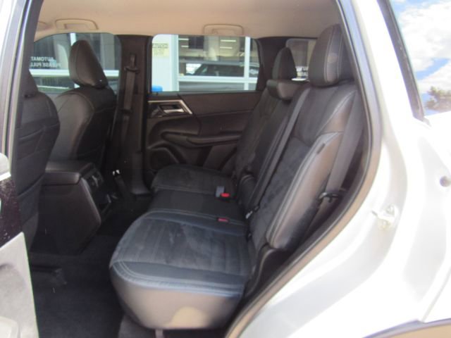 Used 2023 Mitsubishi Outlander SE image 19