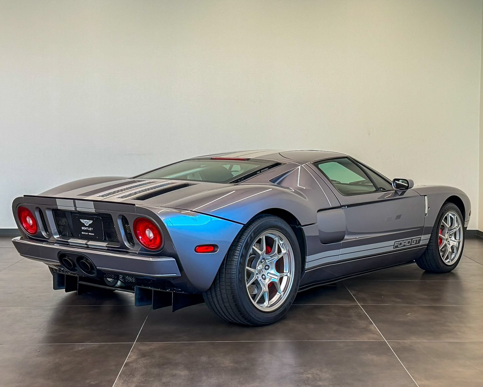 Used 2006 Ford GT RWD image 5