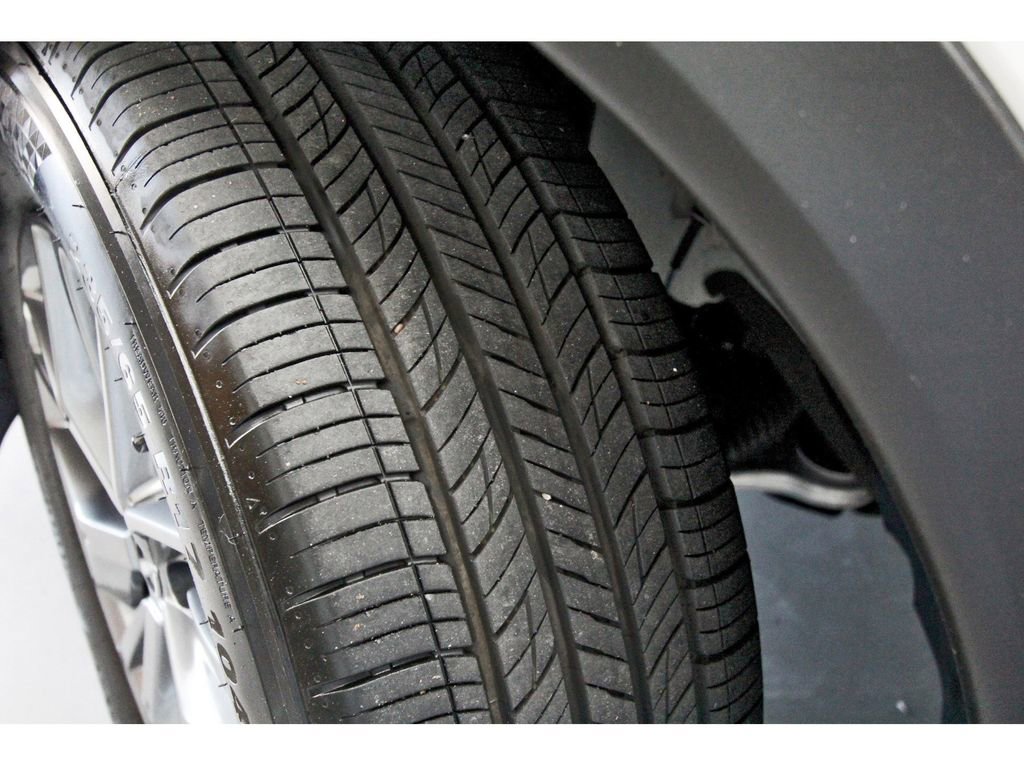 Used 2024 Nissan Rogue S image 30