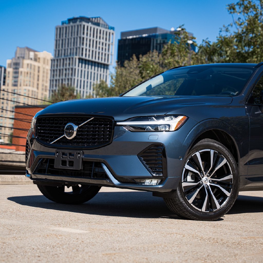 Certified 2025 Volvo XC60 B5 Plus w/ Protection Package Premier AWD/4WD image 4