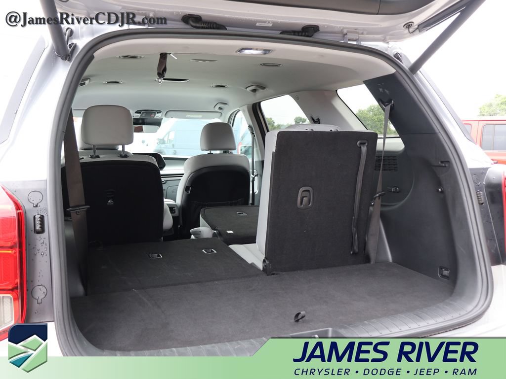 Used 2025 Hyundai Palisade SEL FWD image 16