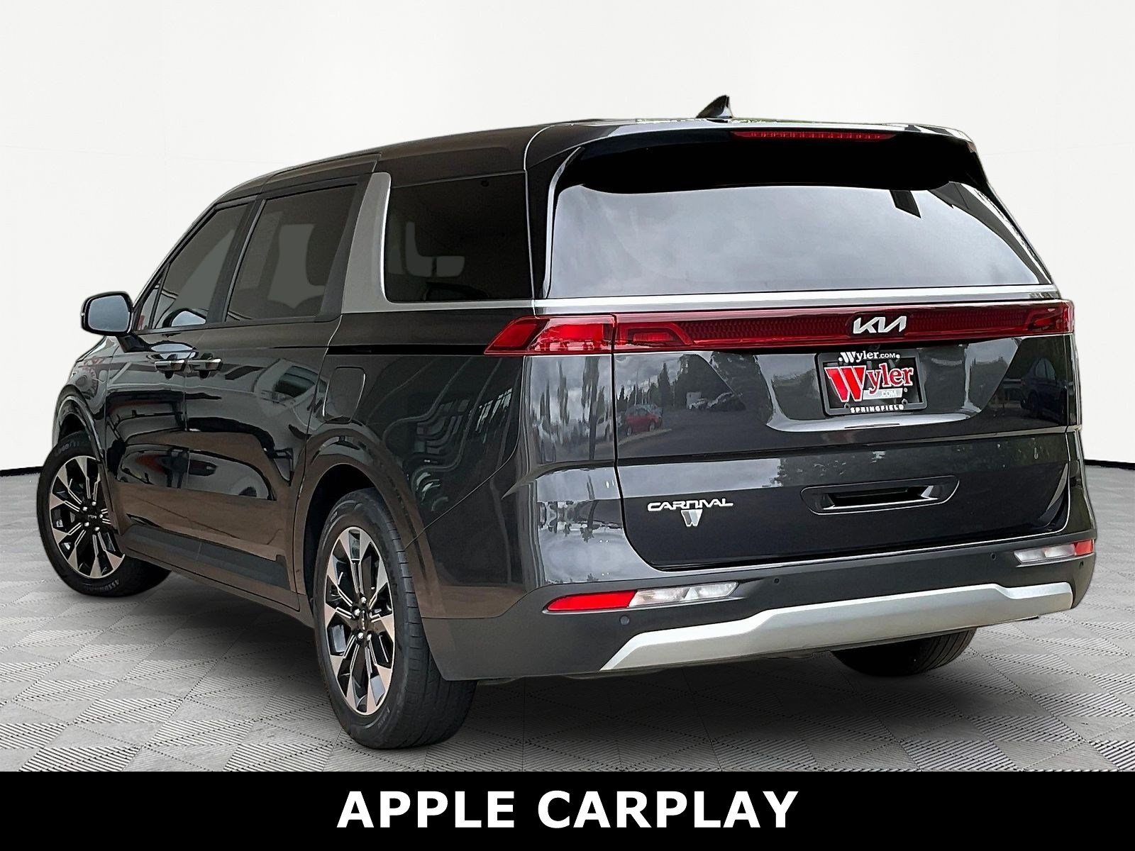 Used 2024 Kia Carnival EX FWD image 4