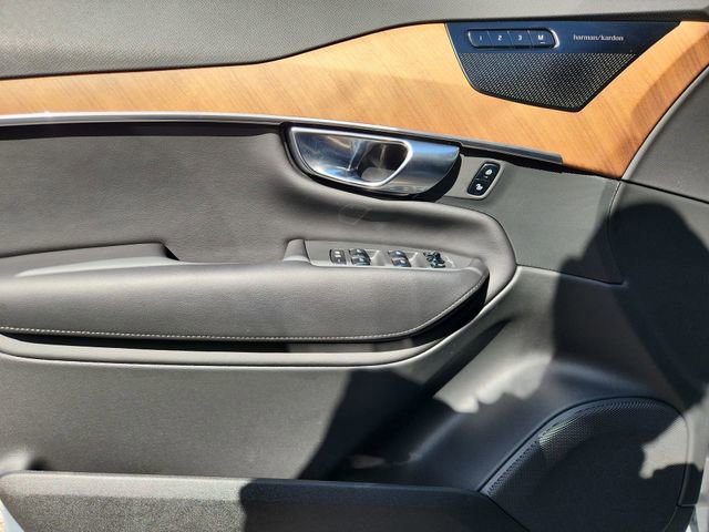 Used 2023 Volvo XC90 T8 Plus w/ Protection Package Premier image 23