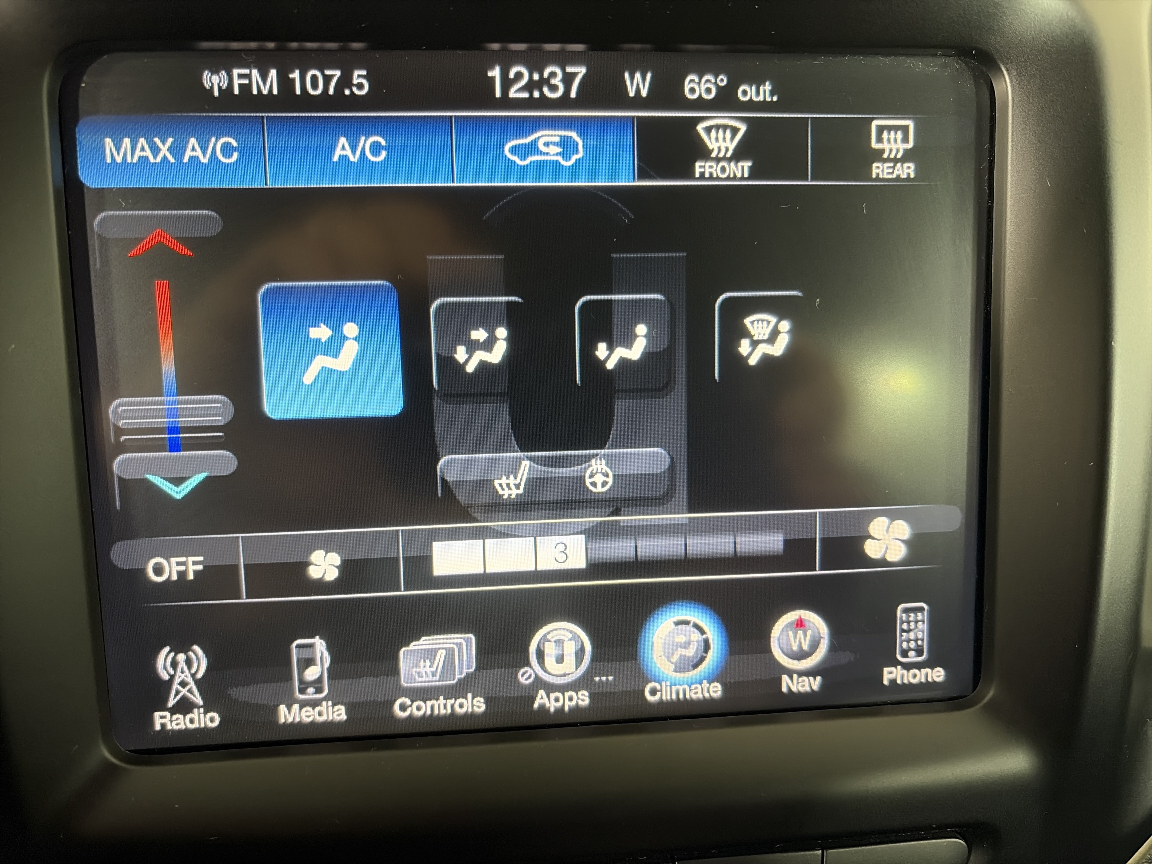Used 2015 Jeep Cherokee Latitude w/ Cold Weather Group AWD/4WD image 22