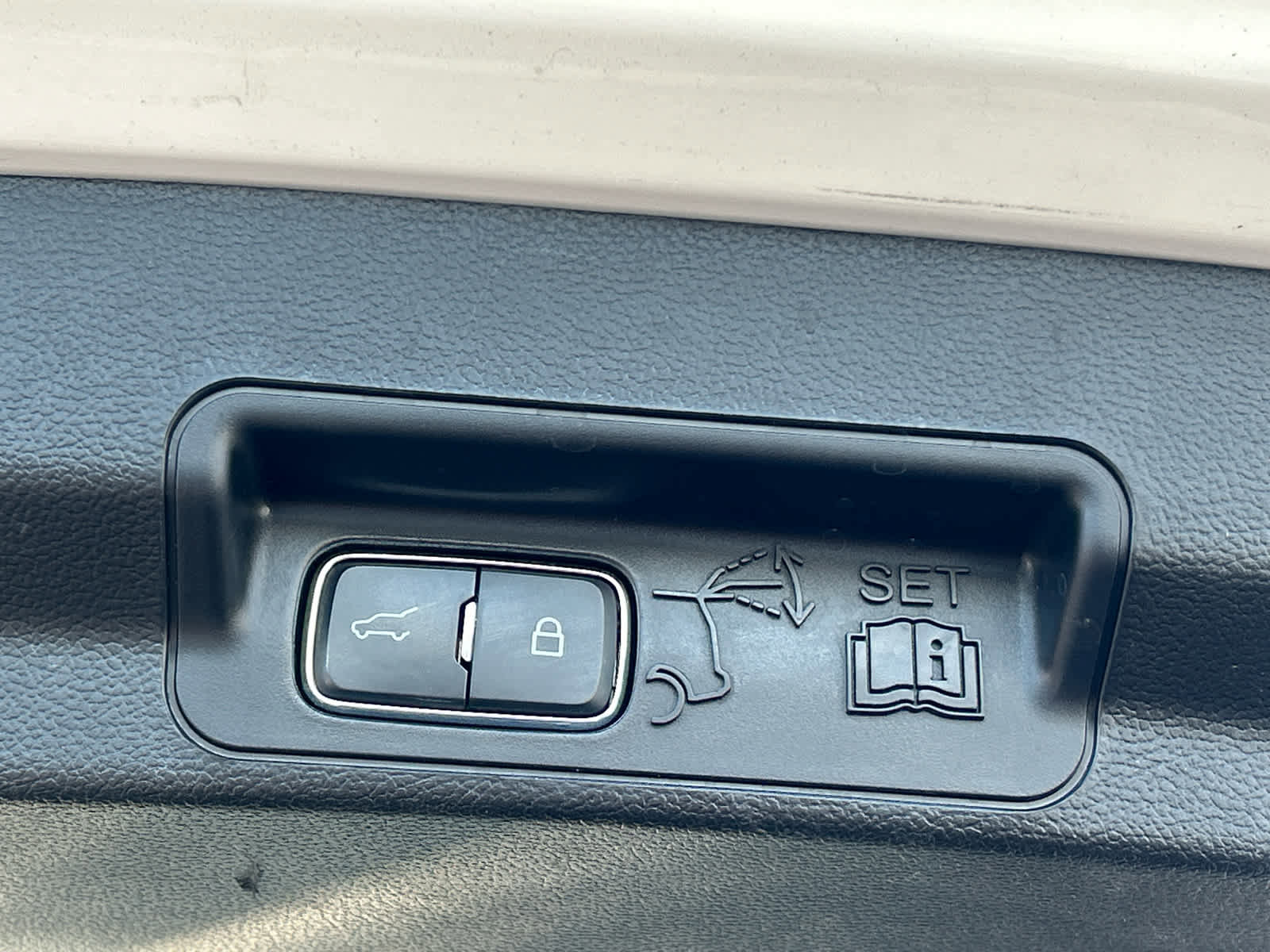 Used 2023 Ford Explorer XLT w/ Equipment Group 202A image 9