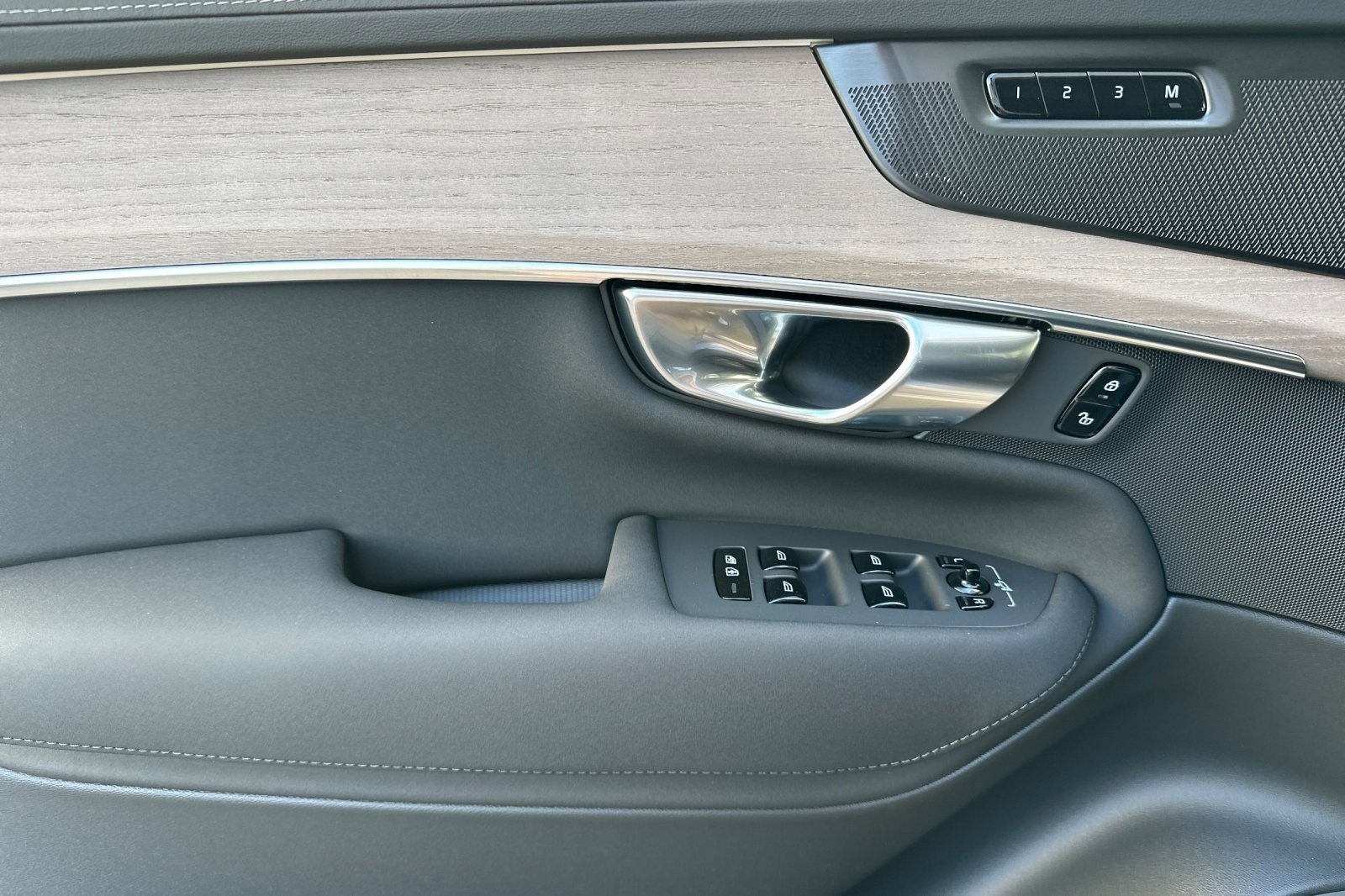 New 2026 Volvo XC90 B6 Plus image 14