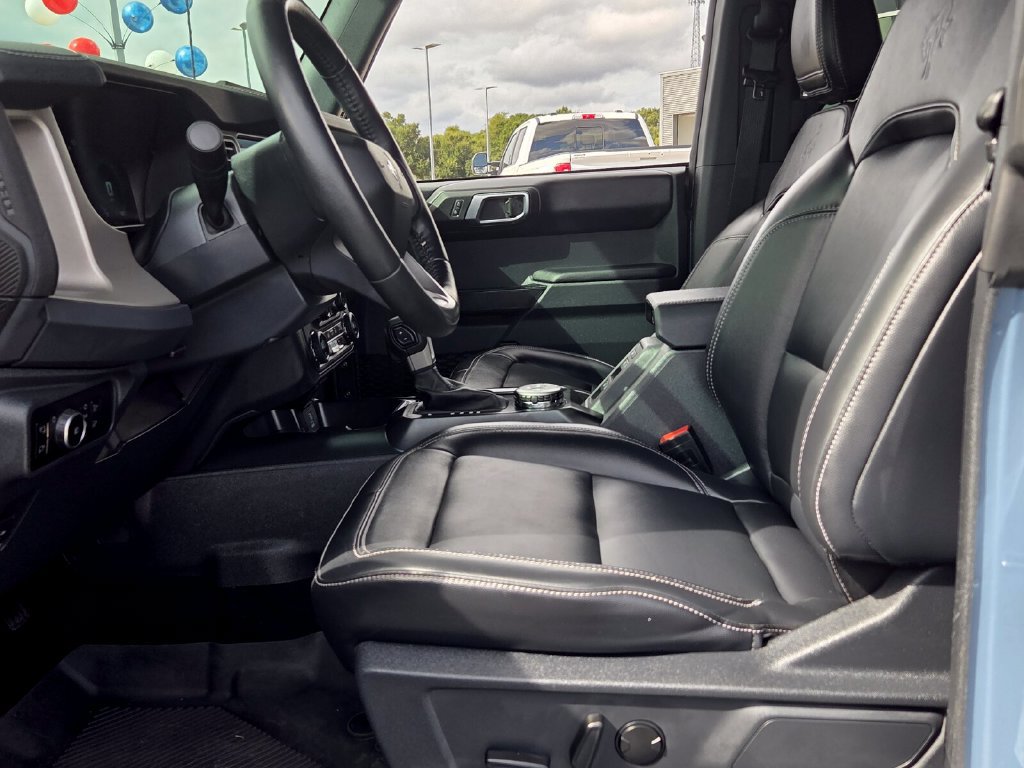 Used 2025 Ford Bronco Outer Banks AWD/4WD image 3