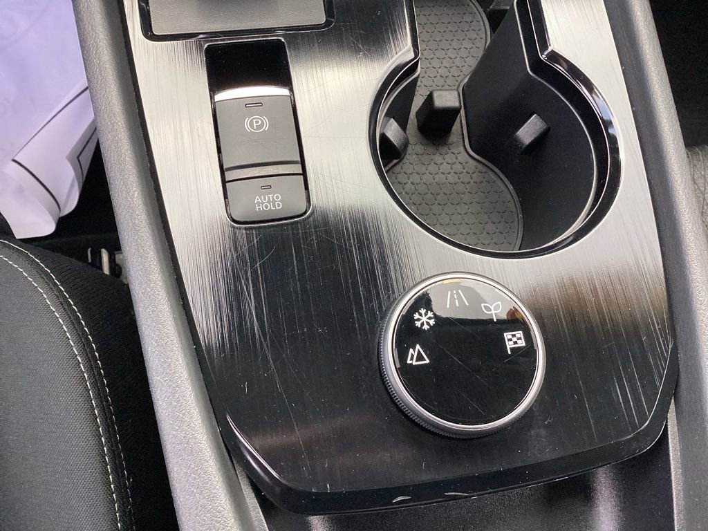 Used 2024 Nissan Rogue SV image 31