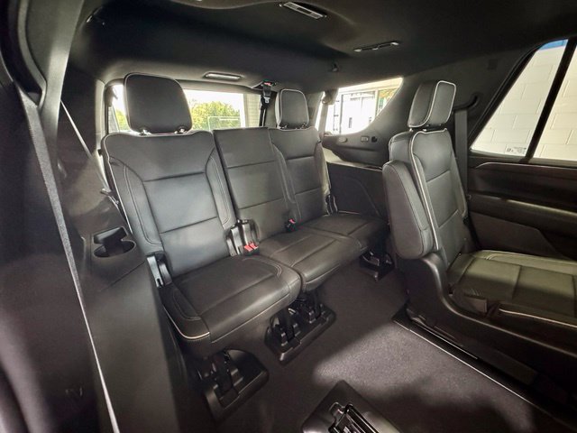 Used 2023 Chevrolet Tahoe Premier AWD/4WD image 16