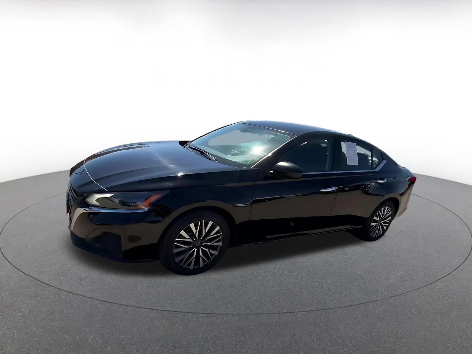 Used 2025 Nissan Altima 2.5 SV FWD image 8