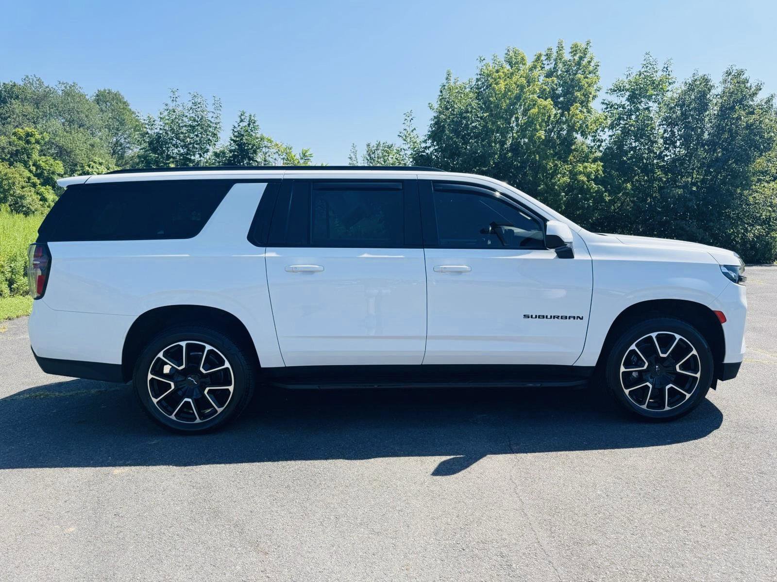 Used 2023 Chevrolet Suburban RST image 10