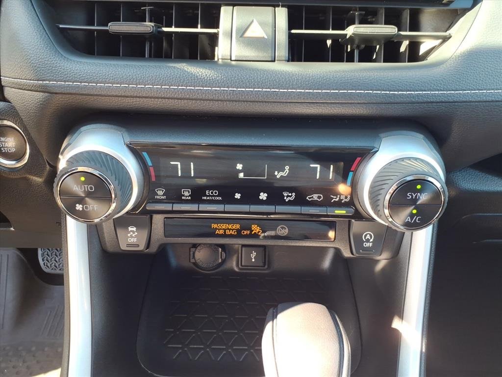 Used 2021 Toyota RAV4 XLE w/ Convenience Package image 14