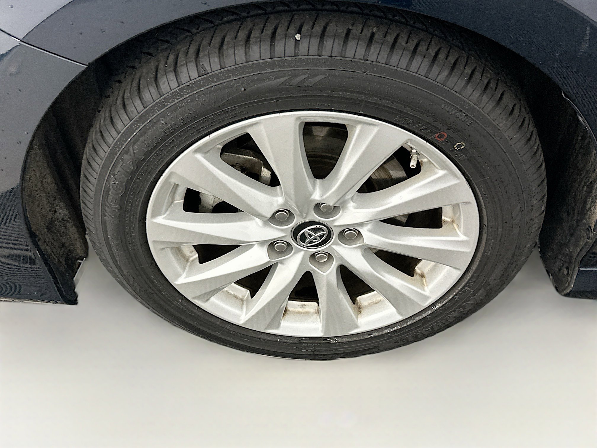 Used 2019 Toyota Camry LE image 11