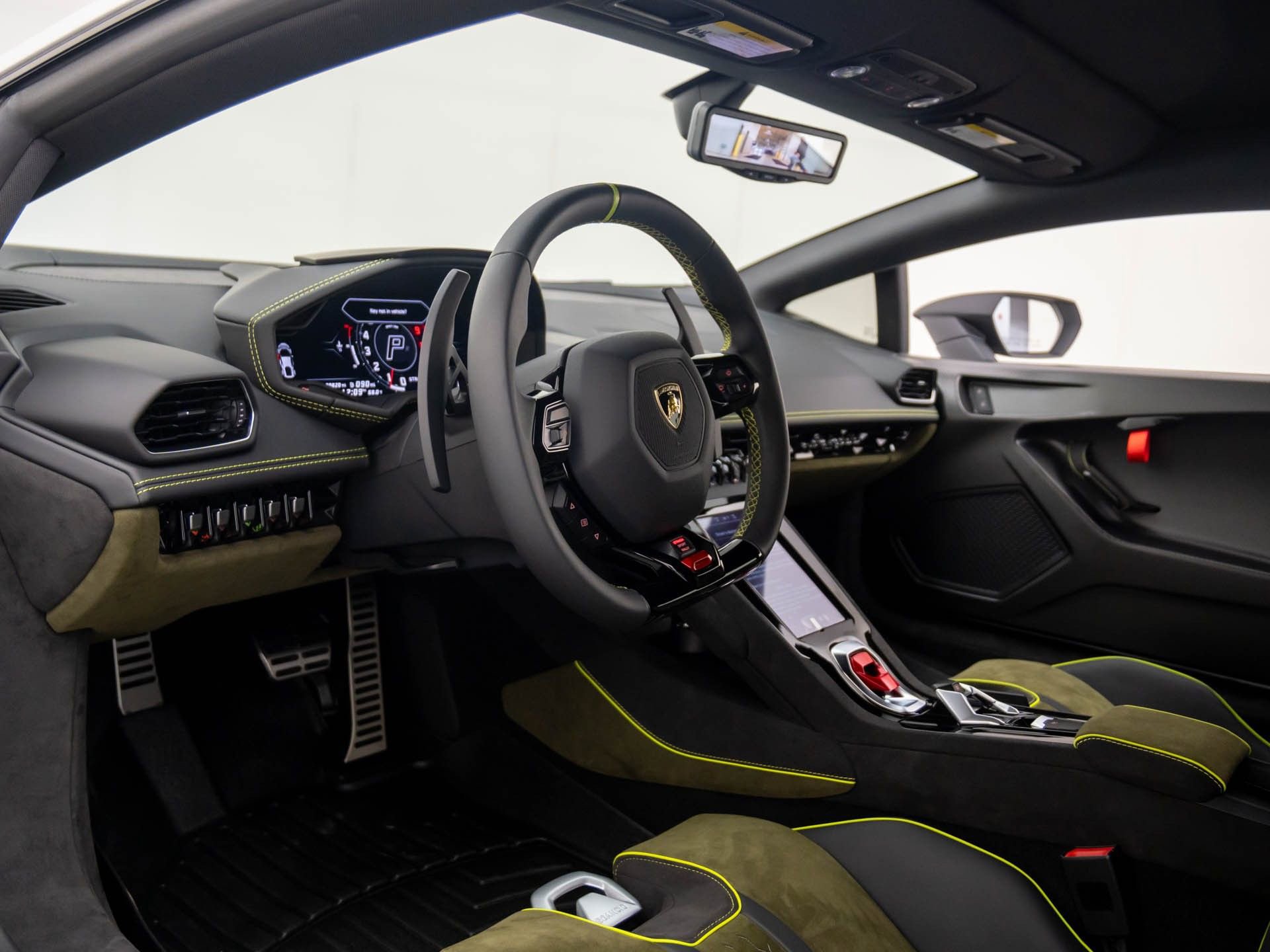 Used 2024 Lamborghini Huracan Sterrato image 9