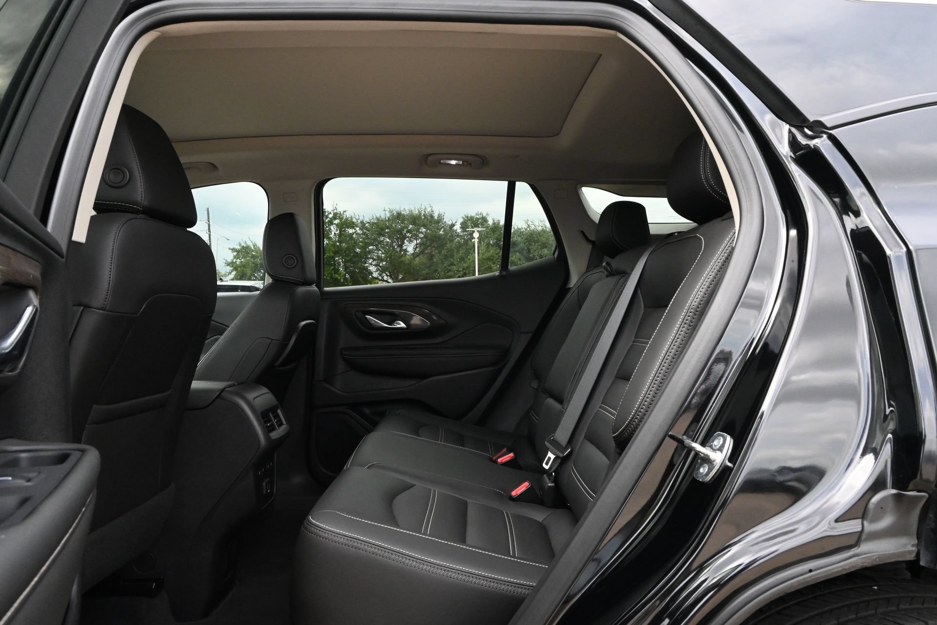 Used 2024 GMC Terrain Denali w/ Black Diamond Edition AWD/4WD image 18