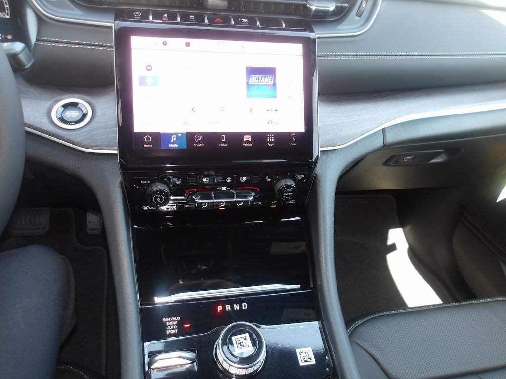 New 2025 Jeep Grand Cherokee L Limited w/ Luxury Tech Group II image 14